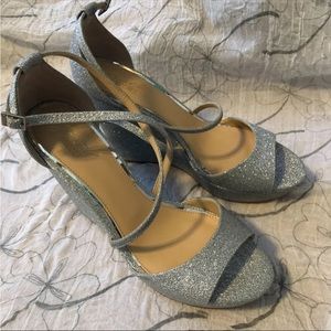 Badgley mischka silver sparkle wedge sandals​​​​